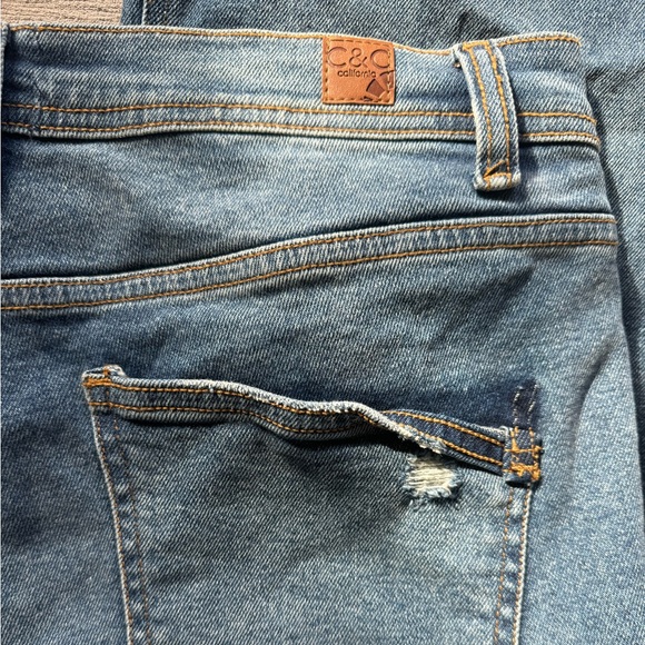 Customized Patchwork/Embroidered Jeans - Picture 7 of 10